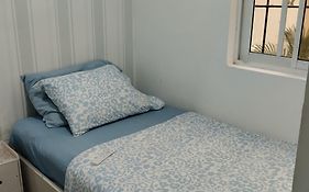 Nely y Pietro share apartment
